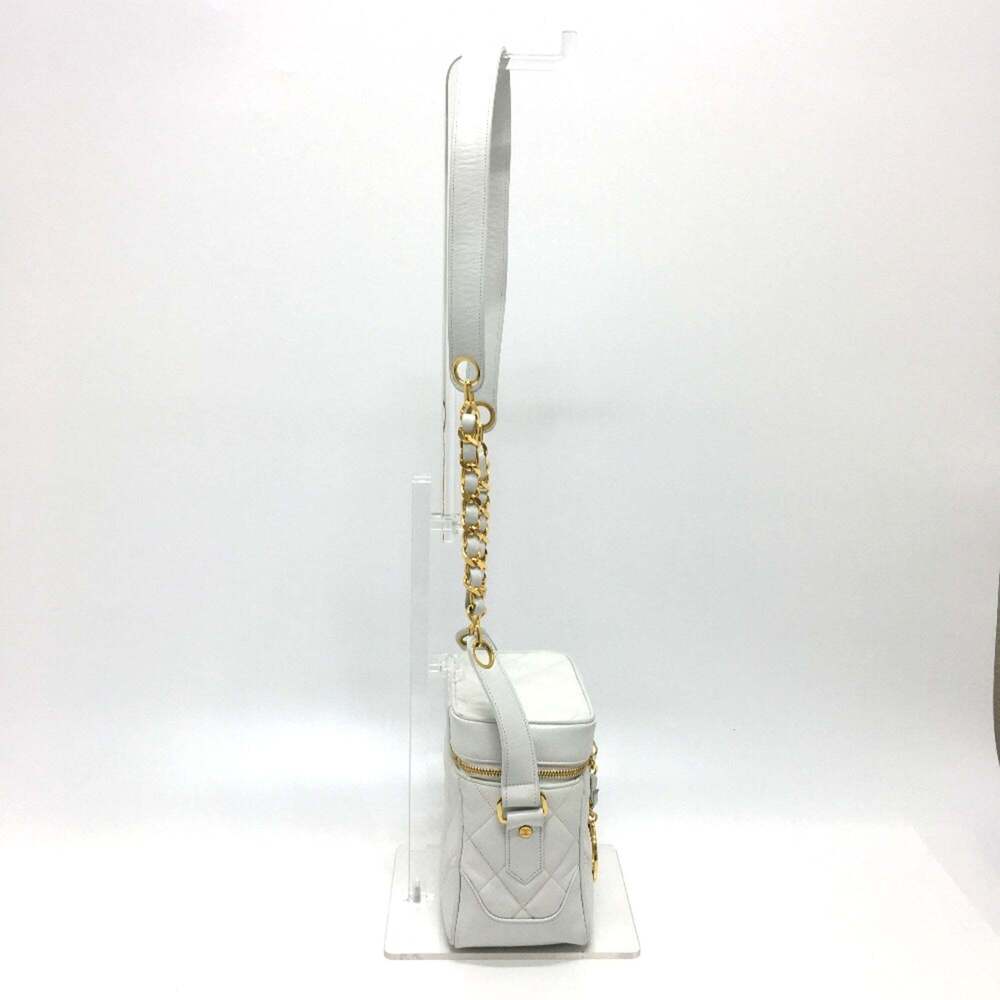 CHANEL White Shoulder Bag - Picture 3 of 16